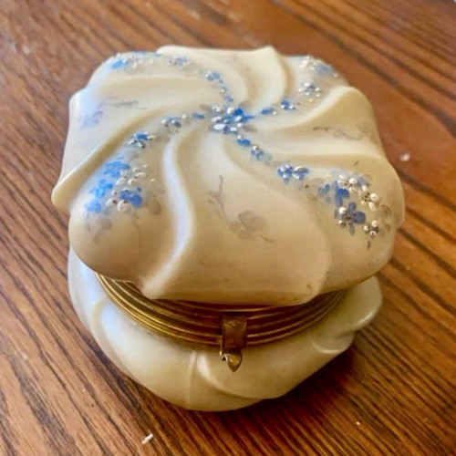 Monroe antique wavecrest - c.f,