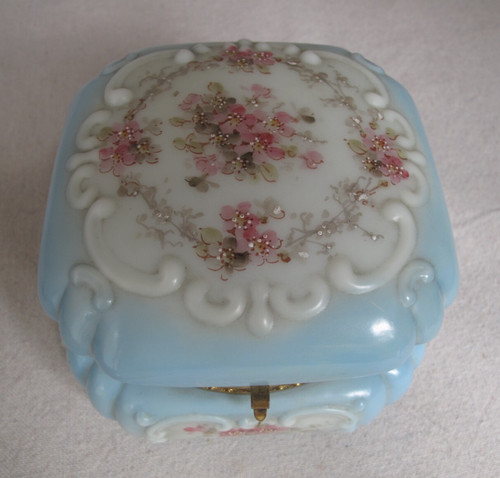 Antique wave crest - crest, &