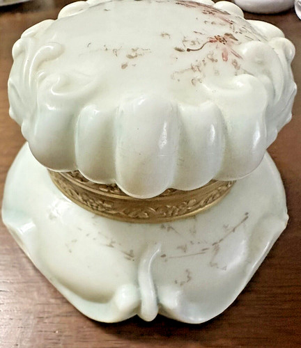 Very unusual wavecrest - unusual, 4.25"